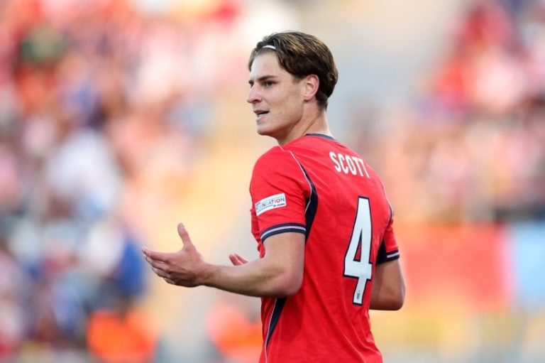 ميلان يخطط لخلافة مودريتش ويضع أليكس سكوت تحت المراقبة